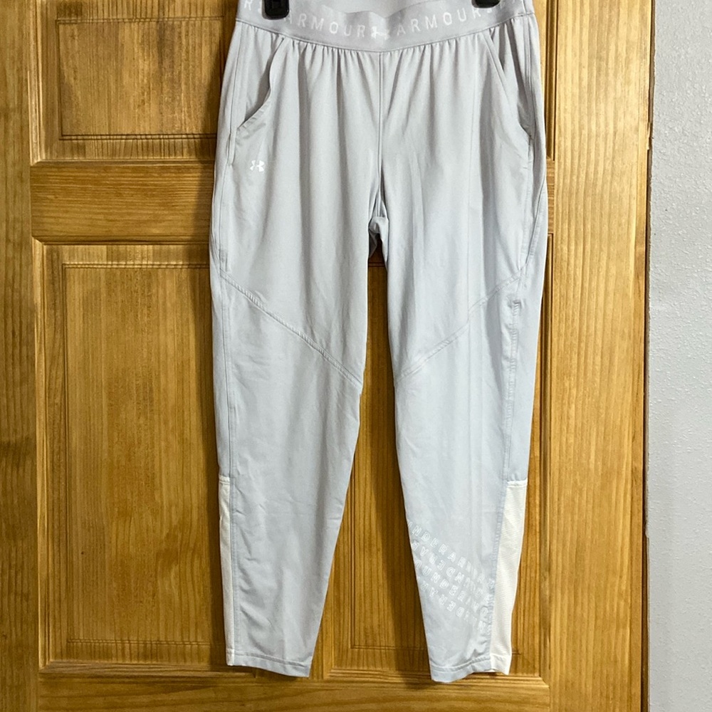 Light gray under armor pants
